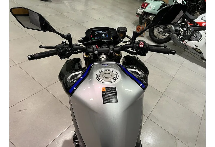 Yamaha MT-10 998 см³ (167 л.с.) (167) 998 Серый в АВИЛОН. Слайд №11