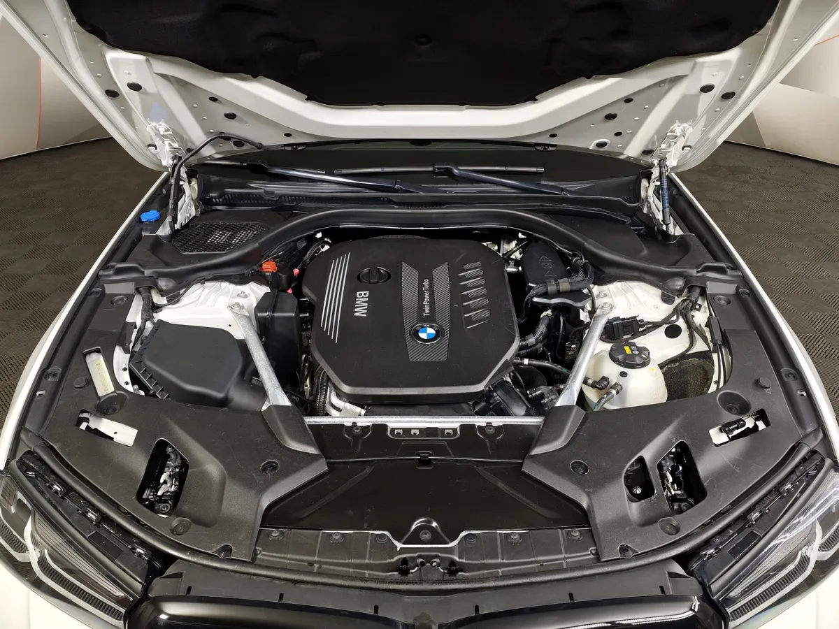 BMW 5 серия 530d xDrive Steptronic (249 л.с.) Base (Локальная сборка) Белый в АВИЛОН. Слайд №10