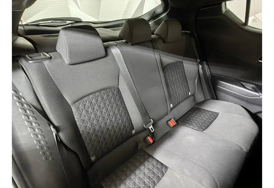 Toyota C-HR 2.0 CVT (148 л.с.) Белый в АВИЛОН. Слайд №17