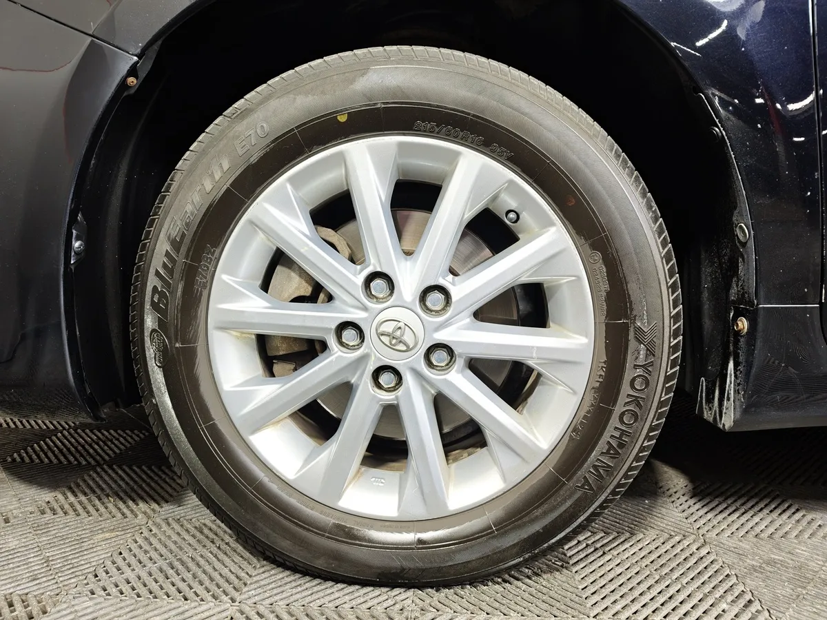 Toyota Camry 2.5 AT (181 л.с.) Черный в АВИЛОН. Слайд №9