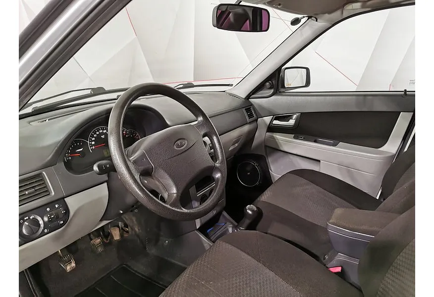 ВАЗ (Lada) Priora 1.6 MT 16 кл (Евро-4) (98 л.с.) Серебристый в АВИЛОН. Слайд №19