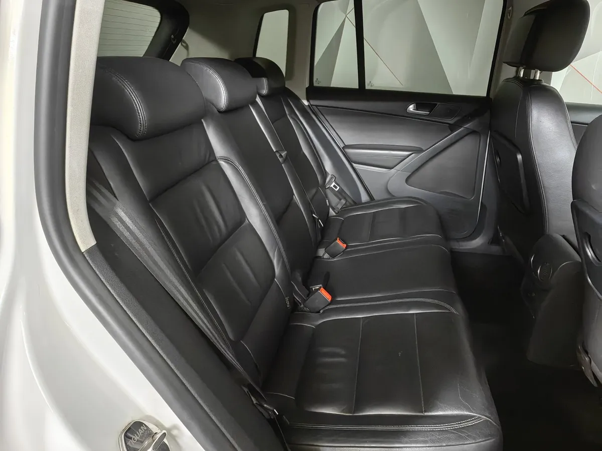 Volkswagen Tiguan 2.0 TSI 4Motion AT (170 л.с.) Track & Field Белый в АВИЛОН. Слайд №15