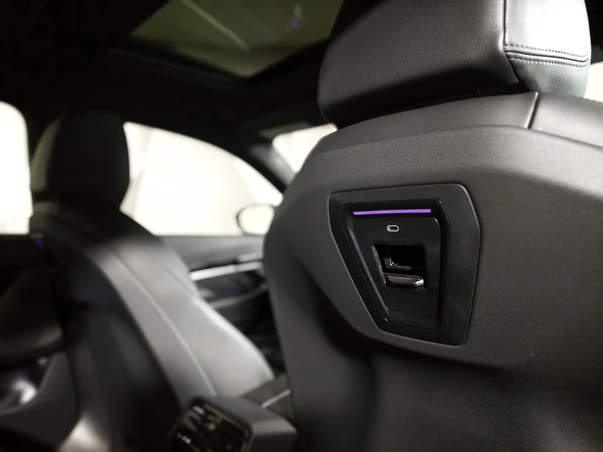 BMW 5 серия 530i xDrive AT (252 л.с.) Черный в АВИЛОН. Слайд №27