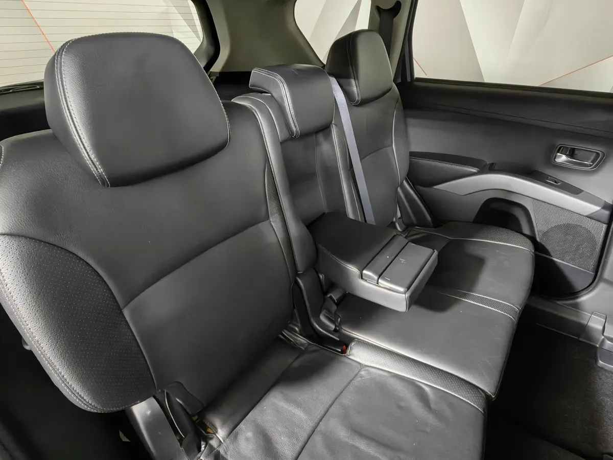 Mitsubishi Outlander 2.0 CVT 4WD (147 л.с.) Серый в АВИЛОН. Слайд №17