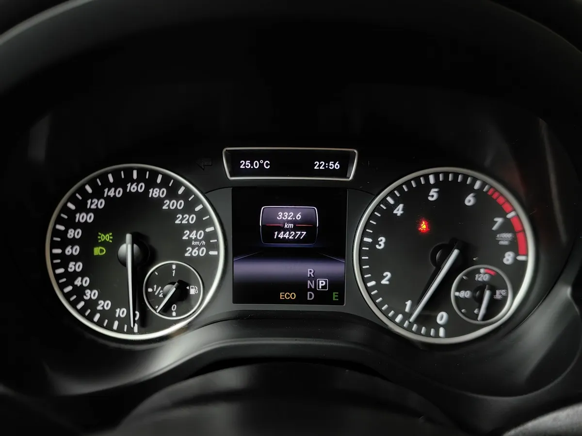 Mercedes-Benz A-Класс A 180 7G-DCT (122 л.с.) Особая серия Белый в АВИЛОН. Слайд №16