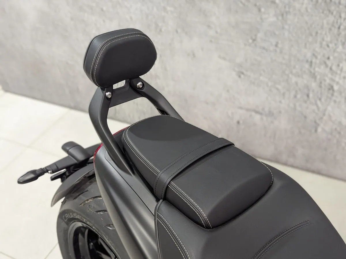 Triumph Rocket 3 2458 см³ (167 л.с.) (167) 2458 Оранжевый в АВИЛОН. Слайд №4