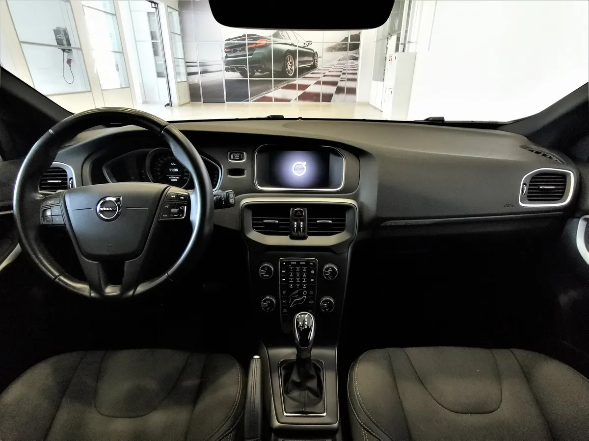 Volvo V40 1.5 T3 Drive-E Geartronic (152 л.с.) Белый в АВИЛОН. Слайд №13