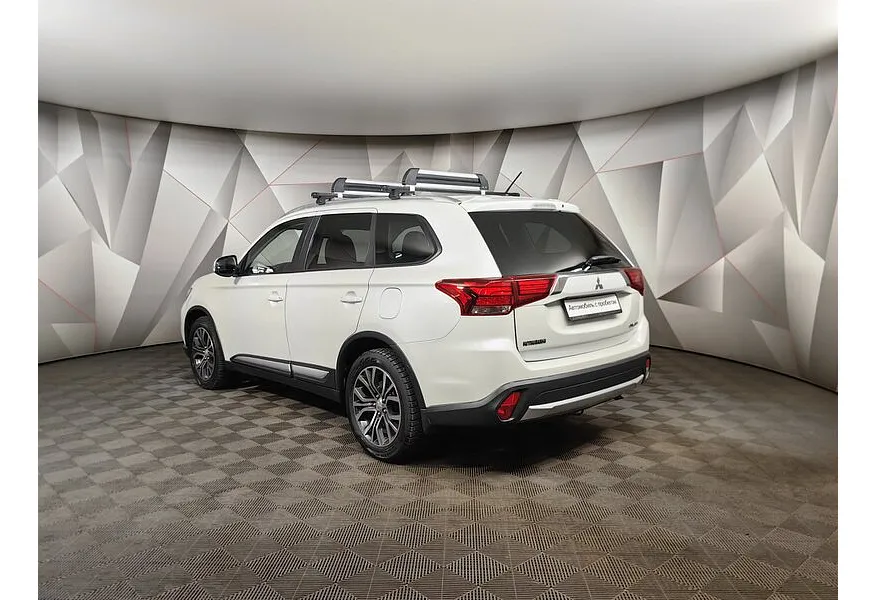 Mitsubishi Outlander 2.0 MIVEC CVT 4WD (146 л.с.) Invite Белый в АВИЛОН. Слайд №4