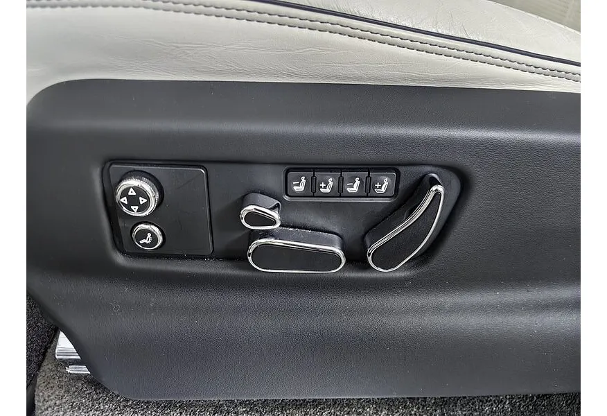 Bentley Bentayga 4.0 AT AWD (550 л.с.) Черный в АВИЛОН. Слайд №25