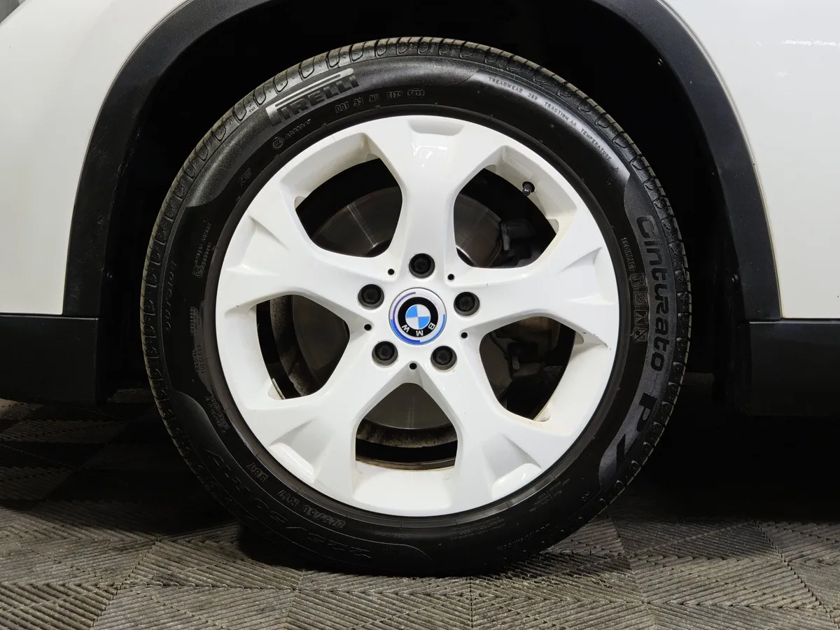 BMW X1 sDrive18i AT (150 л.с.) Белый в АВИЛОН. Слайд №7