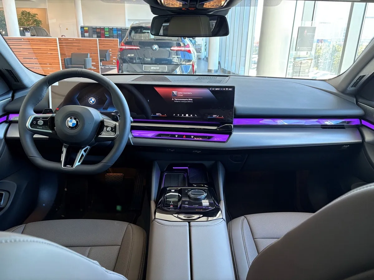 BMW 5 серия 530i xDrive AT (252 л.с.) Черный в АВИЛОН. Слайд №4