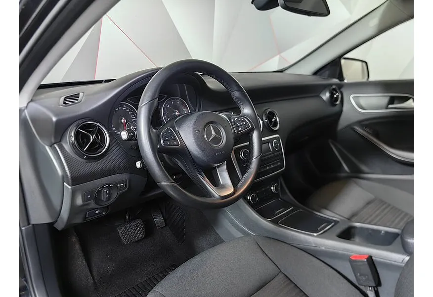 Mercedes-Benz A-Класс A 180 7G-DCT (122 л.с.) Особая серия Черный в АВИЛОН. Слайд №19