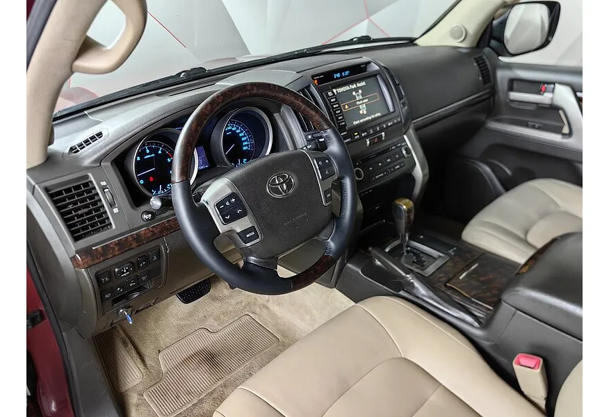 АВИЛОН - Toyota Land Cruiser 4.5 Twin-Turbo D AT 4WD (5 мест) (235 л.с.) Престиж Красный - slide 15