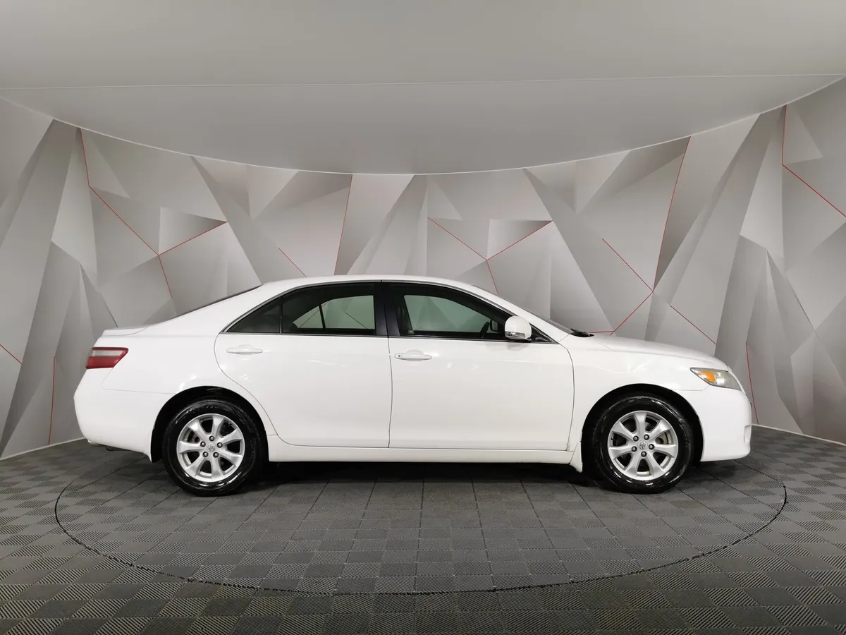 Toyota Camry 2.4 VVT-i AT (167 л.с.) Белый в АВИЛОН. Слайд №6