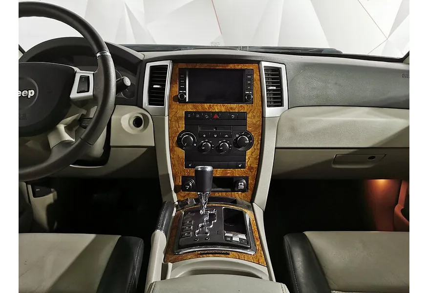 Jeep Grand Cherokee 4.7 AT AWD (305 л.с.) Черный в АВИЛОН. Слайд №15