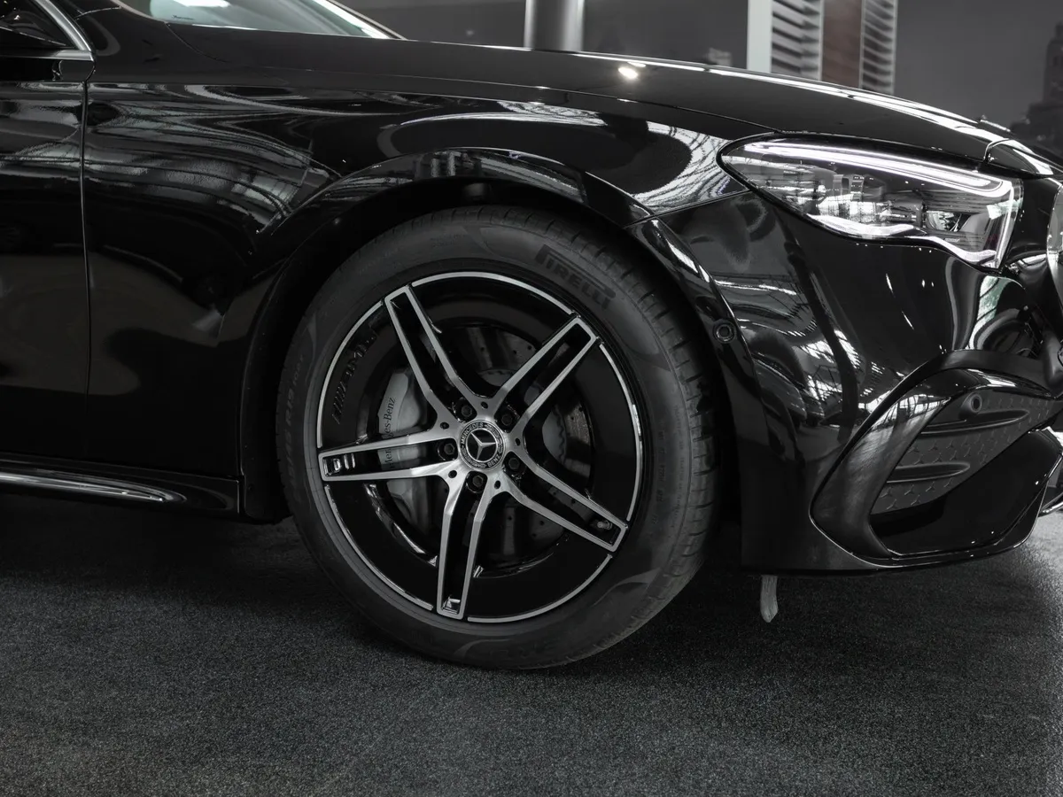Mercedes-Benz E-Класс E 300 4MATIC (258 л.с.) Черный в АВИЛОН. Слайд №14