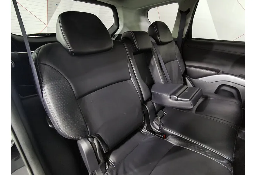 АВИЛОН - Mitsubishi Outlander 2.4 CVT 4WD (170 л.с.) Черный - slide 7