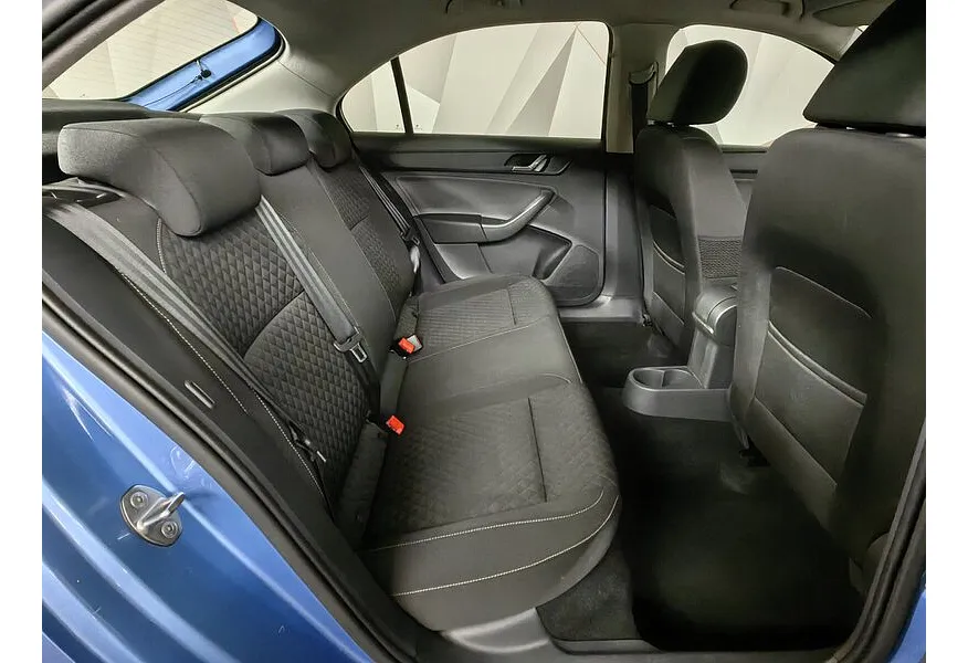 Skoda Rapid 1.6 AT (110 л.с.) Синий в АВИЛОН. Слайд №15