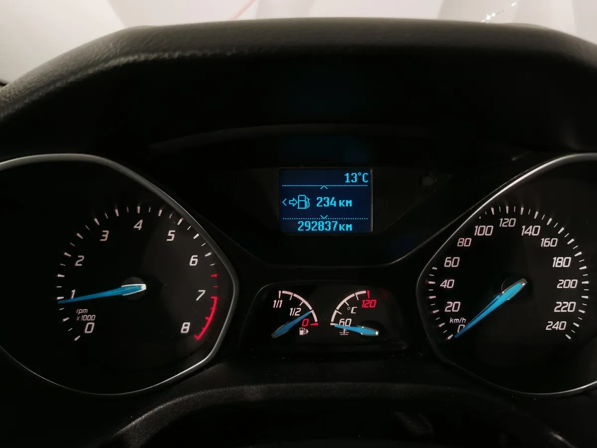 Ford Focus 1.6 Ti-VCT MT (125 л.с.) Titanium Синий в АВИЛОН. Слайд №17