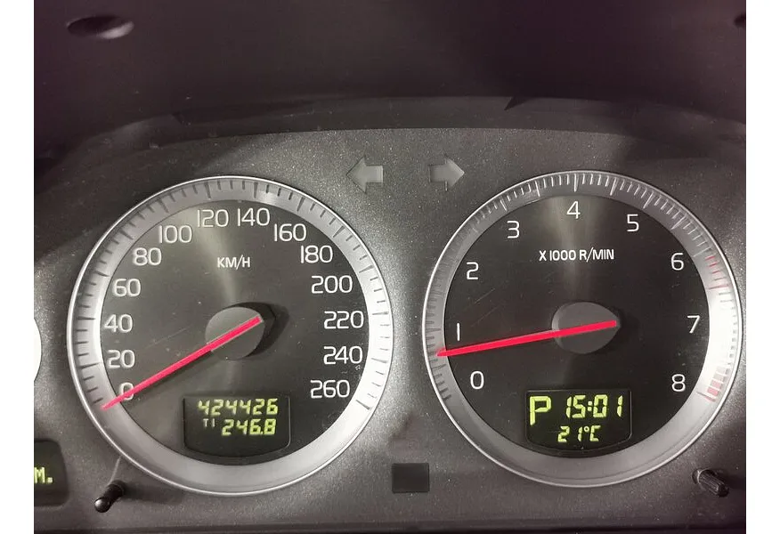 Volvo XC90 2.5 T5 Geartronic AWD (5 мест) (210 л.с.) Синий в АВИЛОН. Слайд №17