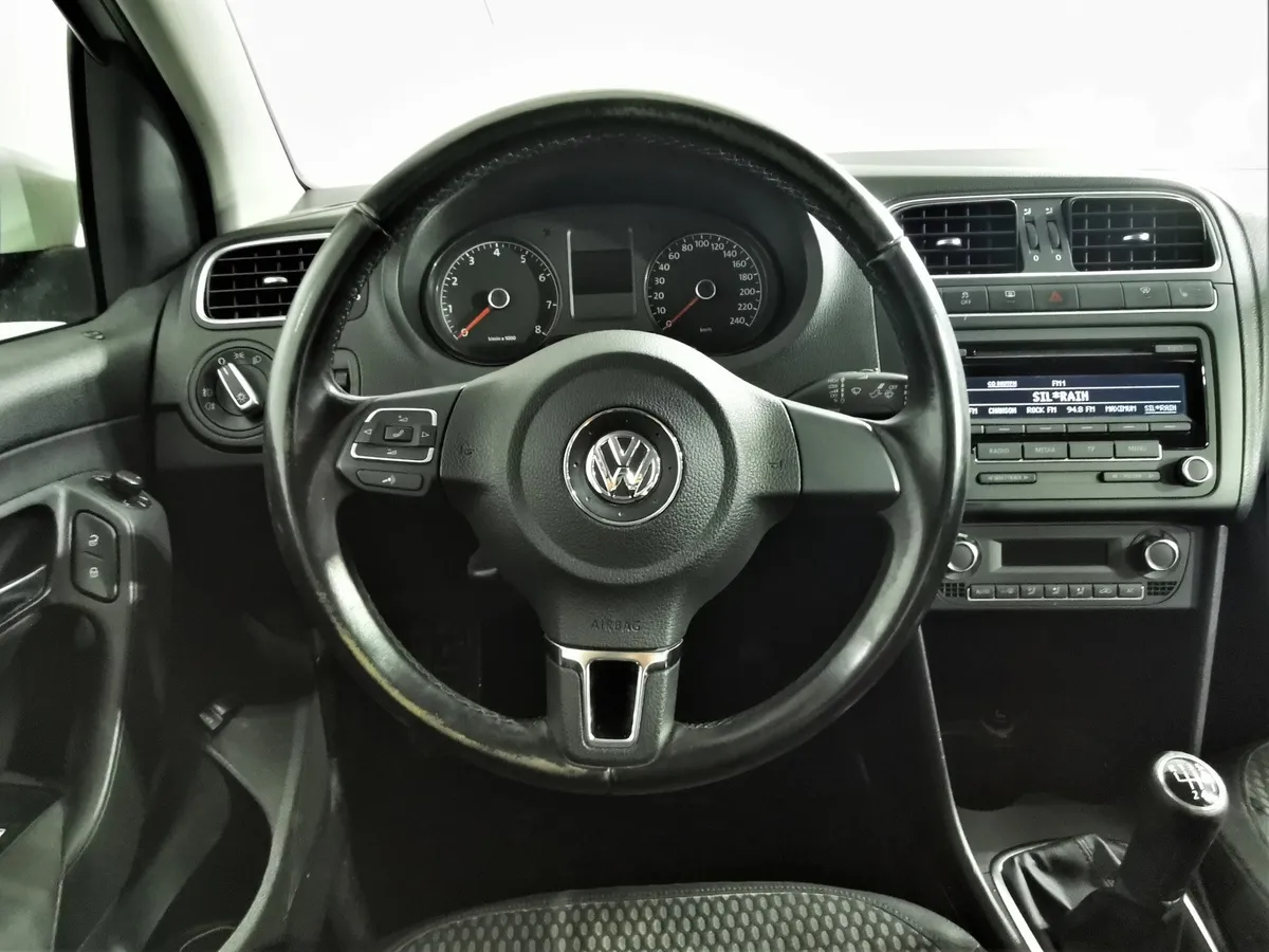Volkswagen Polo 1.6 MT (105 л.с.) Белый в АВИЛОН. Слайд №19
