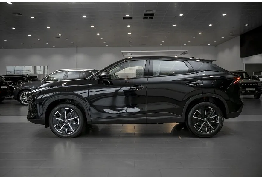 Omoda C5 1.5T DCT AWD (147 л.с.) Стиль Черный в АВИЛОН. Слайд №3