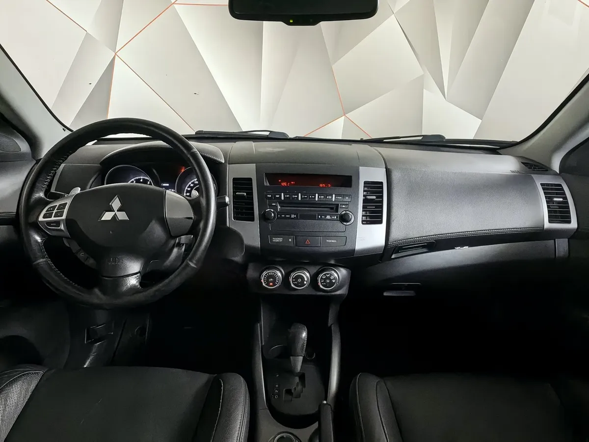 Mitsubishi Outlander 2.0 CVT 4WD (147 л.с.) Серый в АВИЛОН. Слайд №14