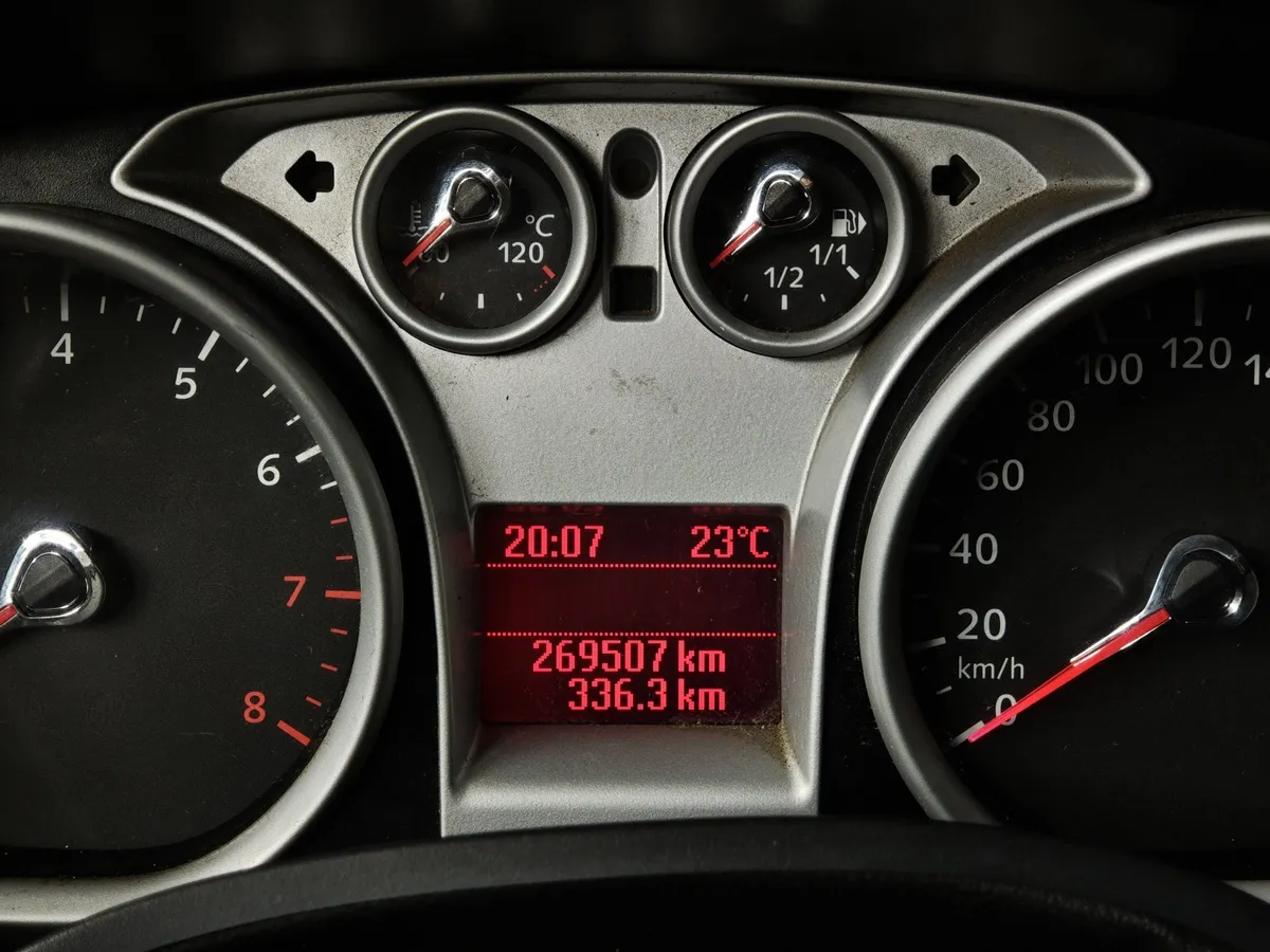 Ford Focus 1.6 MT (101 л.с.) Черный в АВИЛОН. Слайд №17