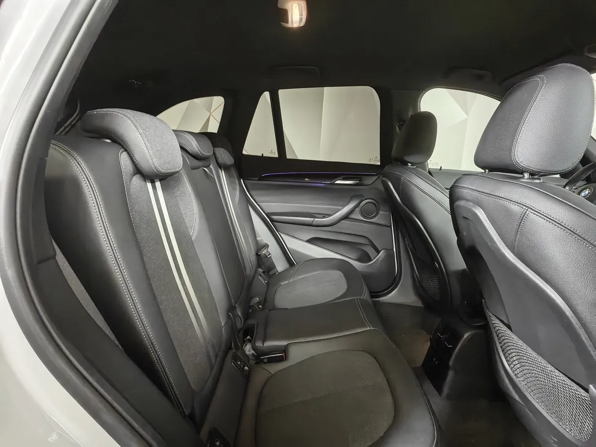 BMW X1 18d xDrive (150 л.с.) Sport Line Белый в АВИЛОН. Слайд №14