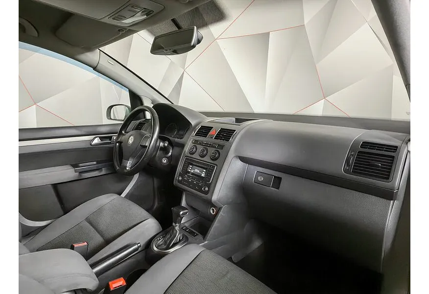 АВИЛОН - Volkswagen Touran 1.4 TSI DSG (140 л.с.) Conceptline Серебристый - slide 15