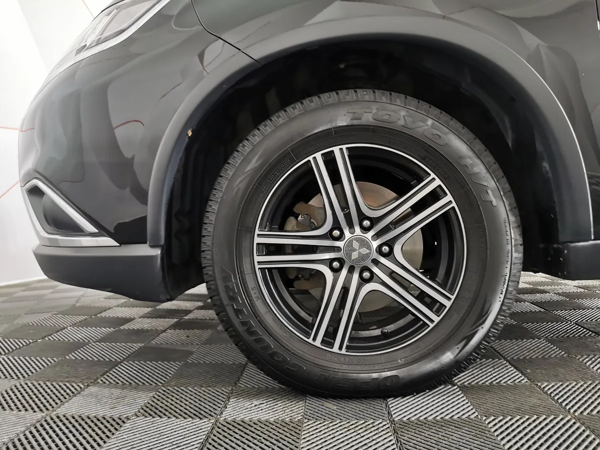 Mitsubishi Outlander 2.0 CVT 4WD (146 л.с.) Черный в АВИЛОН. Слайд №9