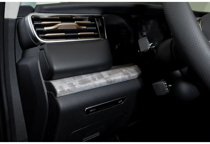 Hongqi HS7 2.0T 8AT 4WD (245 л.с.) Deluxe Коричневый в АВИЛОН. Слайд №14