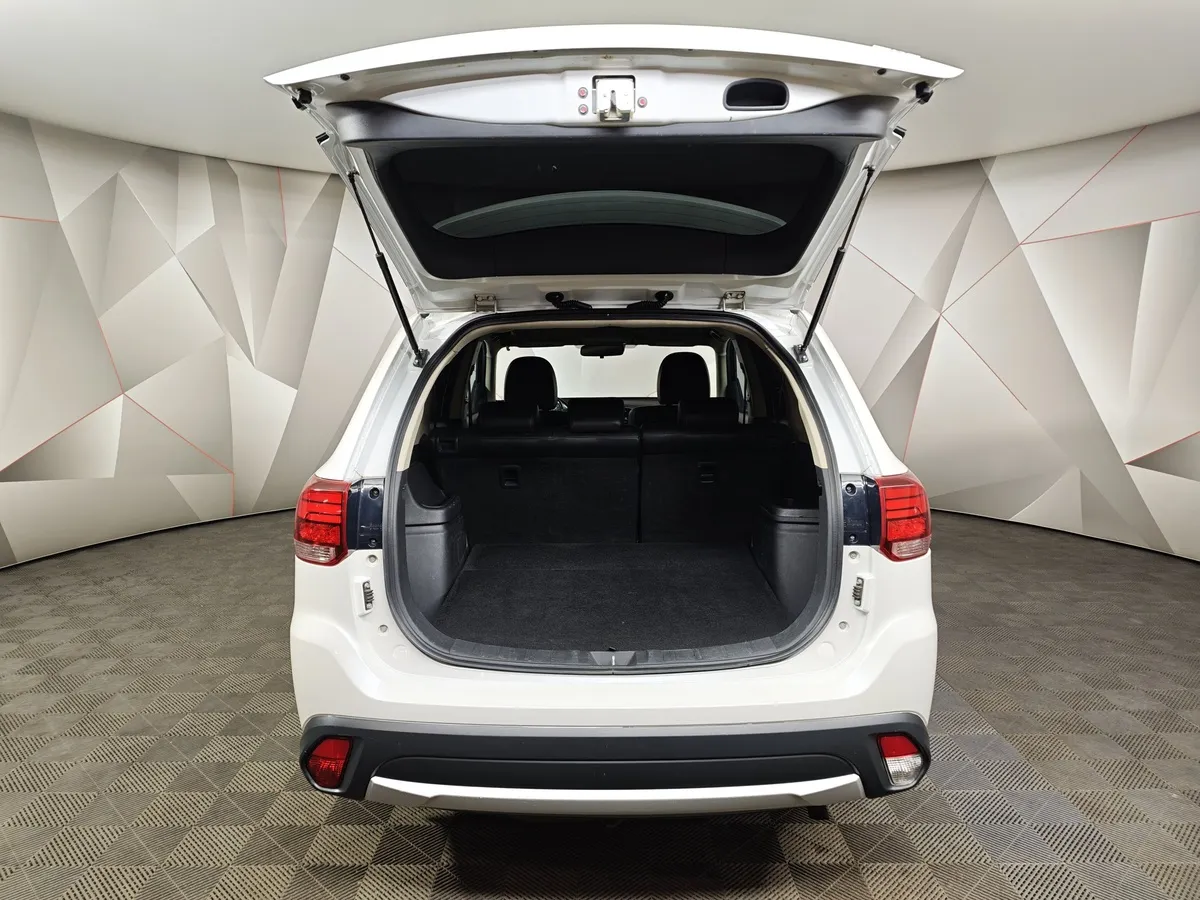 Mitsubishi Outlander 2.4 MIVEC CVT 4WD (167 л.с.) Instyle Белый в АВИЛОН. Слайд №12