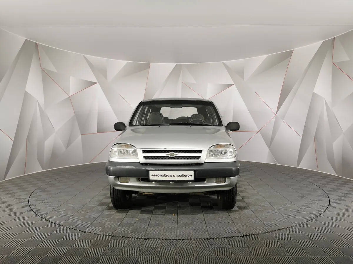 Chevrolet Niva 1.7 MT (80 л.с.) Серебристый в АВИЛОН. Слайд №7