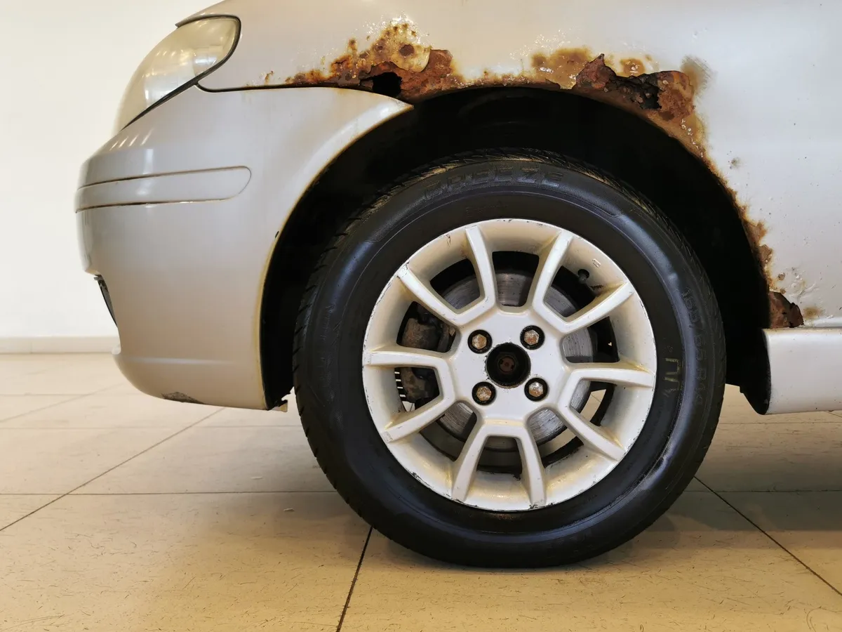 Fiat Albea 1.4 MT (77 л.с.) Серебристый в АВИЛОН. Слайд №9