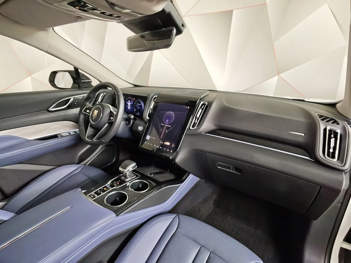 Hongqi HS3 2.0T 8AT 4WD (245 л.с.) Делюкс Черный в АВИЛОН. Слайд №12