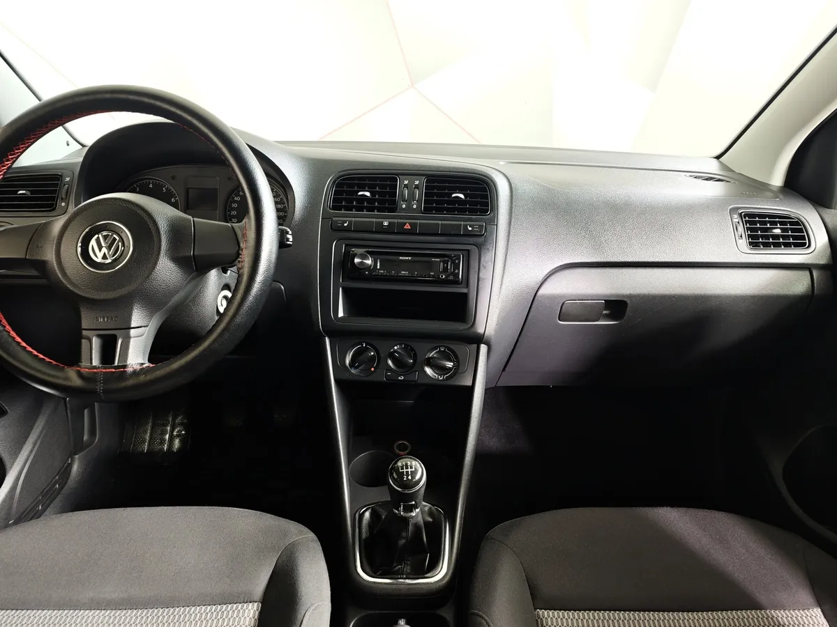 Volkswagen Polo 1.6 MT (105 л.с.) Comfortline Серебристый в АВИЛОН. Слайд №13