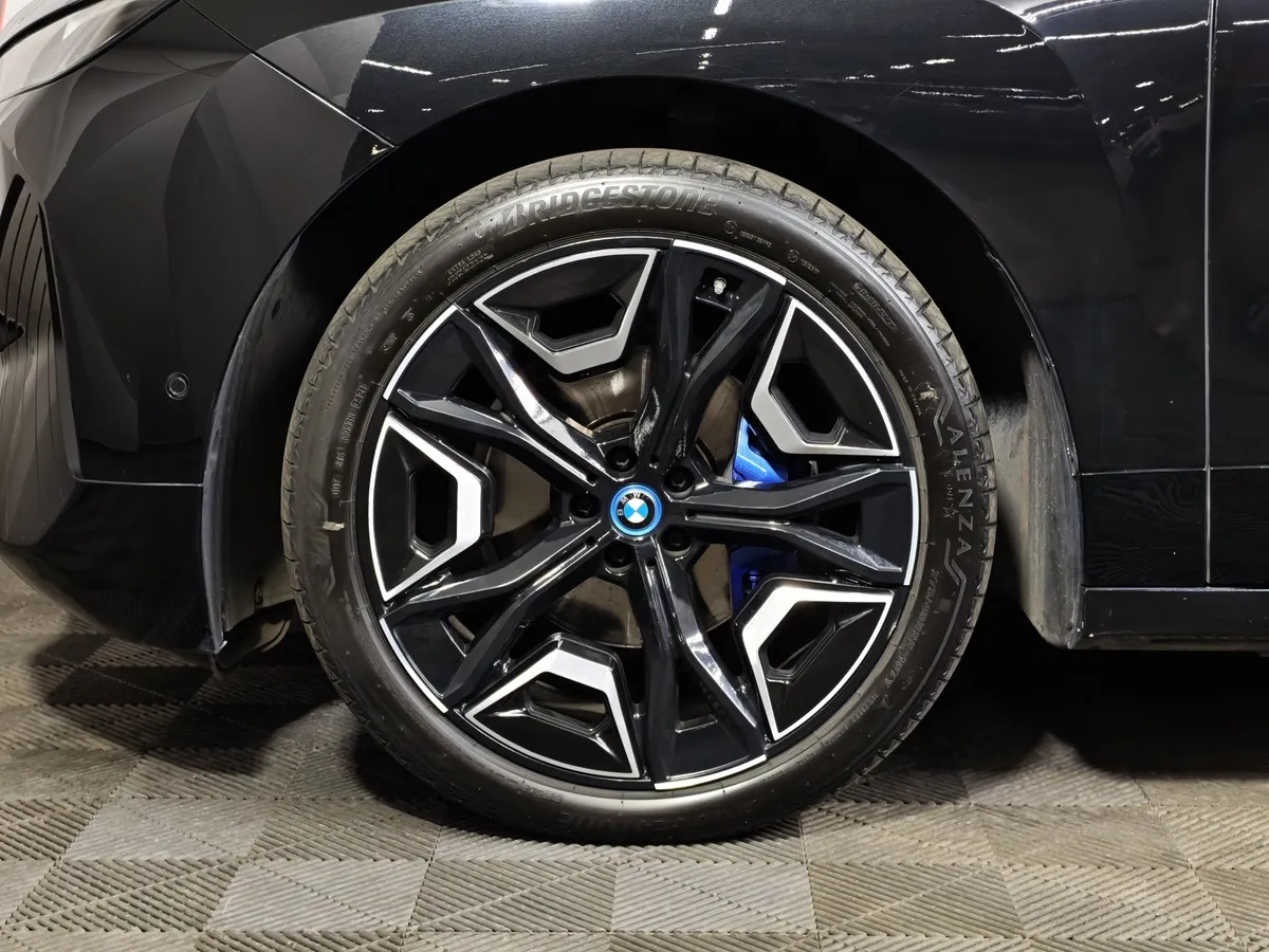 BMW iX xDrive 50 Steptronic (523 л.с.) Suite Sport Черный в АВИЛОН. Слайд №7