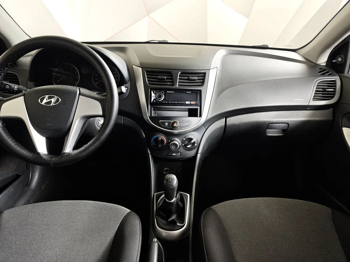 Hyundai Solaris 1.6 MT (123 л.с.) Серый в АВИЛОН. Слайд №14