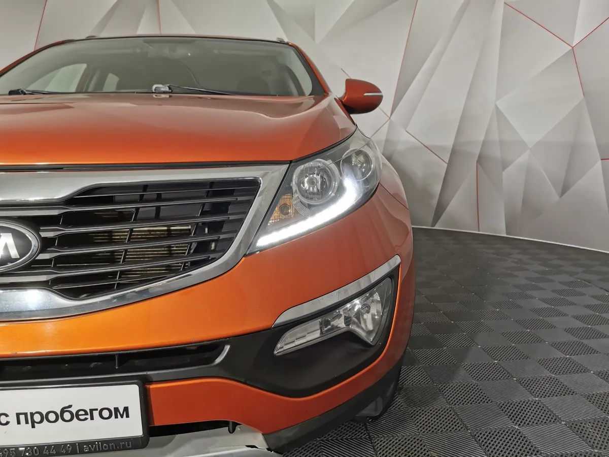 Kia Sportage 2.0 AT 4WD (150 л.с.) Luxe Оранжевый в АВИЛОН. Слайд №10