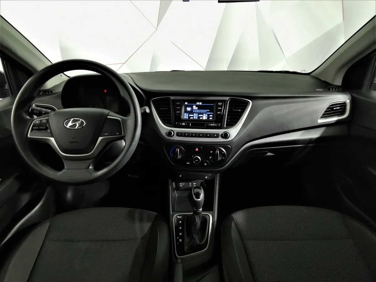Hyundai Solaris 1.6 AT (123 л.с.) Comfort + Advanced + Winter Черный в АВИЛОН. Слайд №13