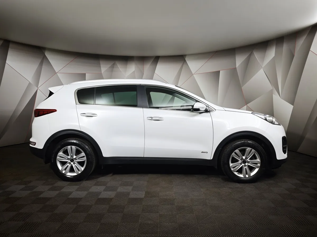 Kia Sportage 2.0 AT 4WD (150 л.с.) Prestige Белый в АВИЛОН. Слайд №6