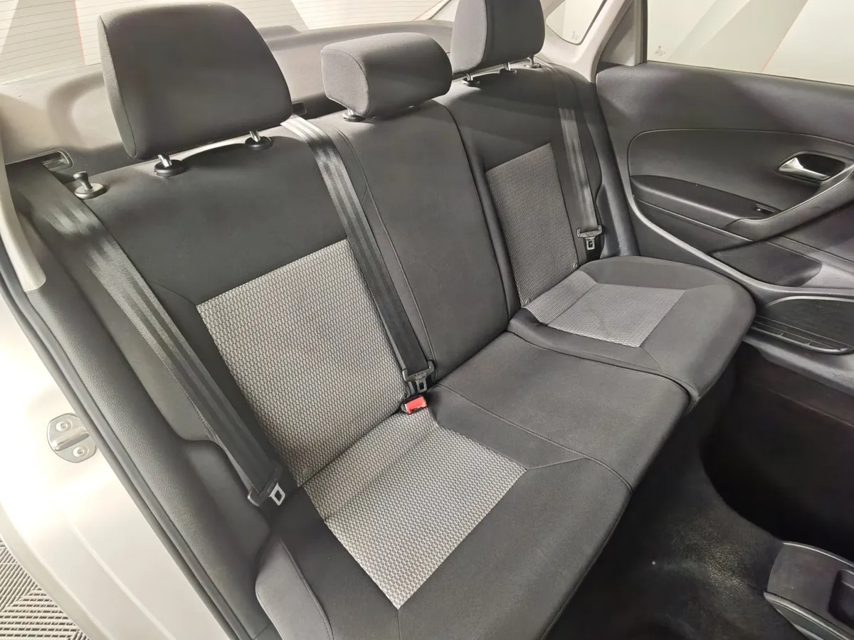 Volkswagen Polo 1.6 MPI MT (90 л.с.) Comfortline Серебристый в АВИЛОН. Слайд №17