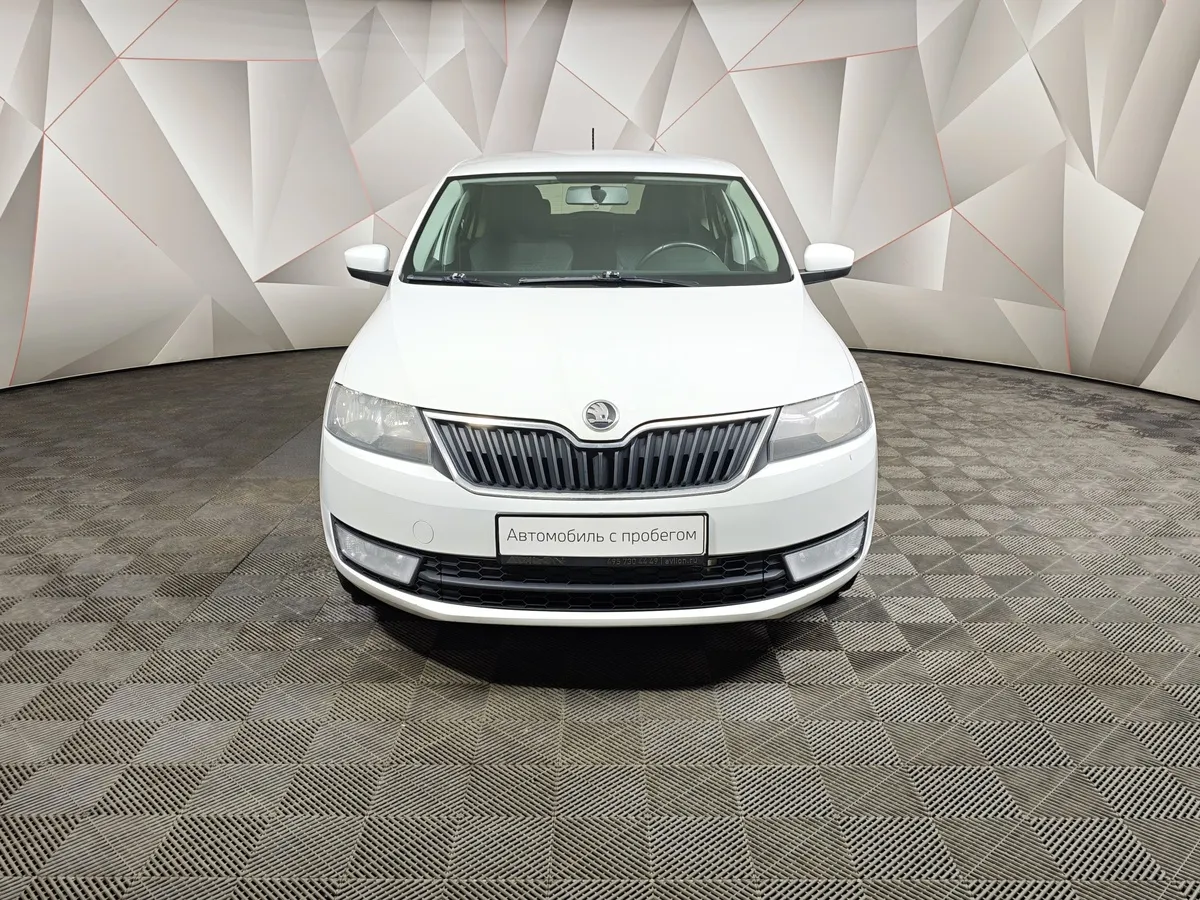 Skoda Rapid 1.6 MT (90 л.с.) Белый в АВИЛОН. Слайд №7