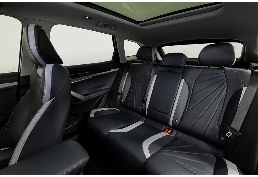 Geely Atlas 2.0T AT 4WD (200 л.с.) Flagship Серебристый в АВИЛОН. Слайд №9