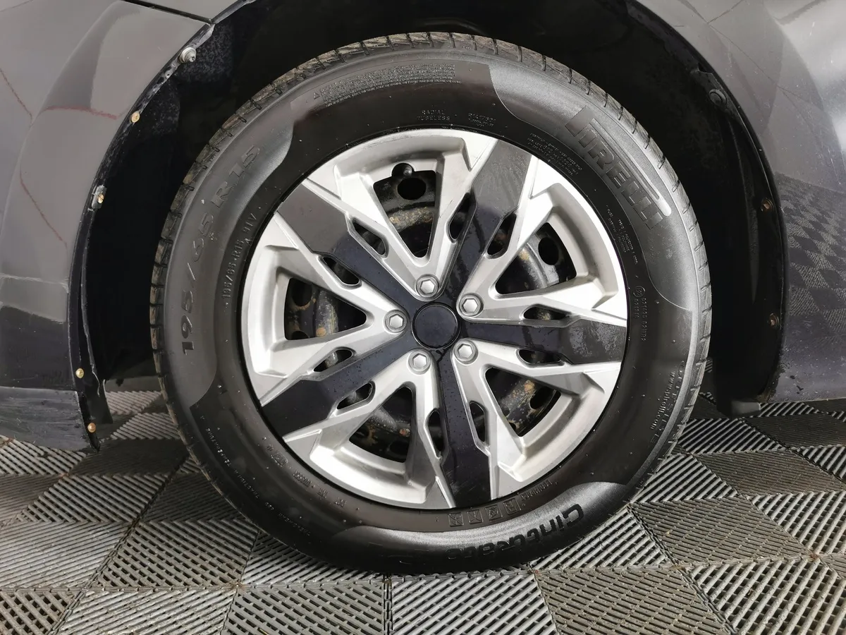 Toyota Auris 1.4 D-4D 5MMT (90 л.с.) Черный в АВИЛОН. Слайд №9