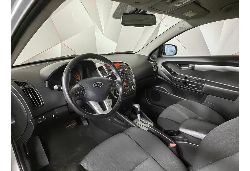 Kia Ceed 1.6 AT (122 л.с.) Серебристый в АВИЛОН. Слайд №18