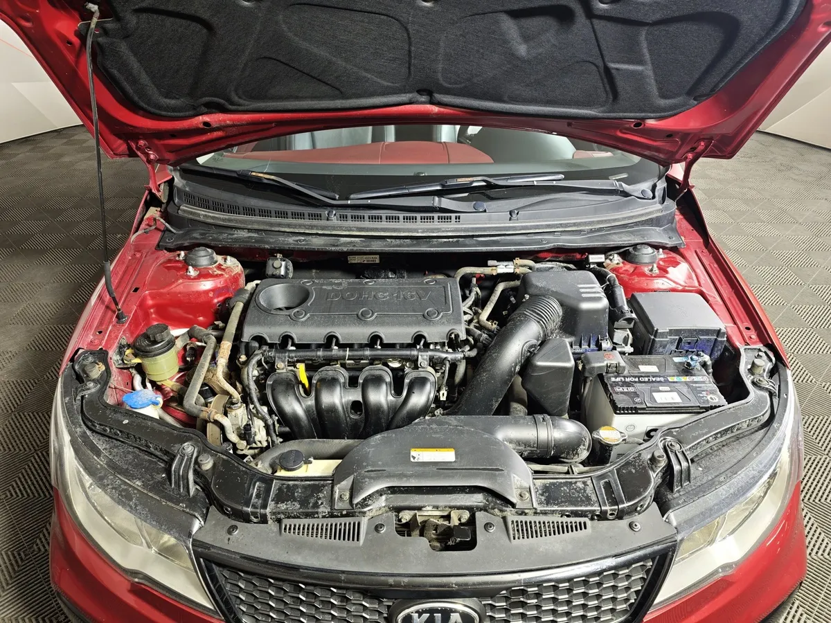 Kia Cerato 2.0 AT (150 л.с.) Luxe Красный в АВИЛОН. Слайд №12