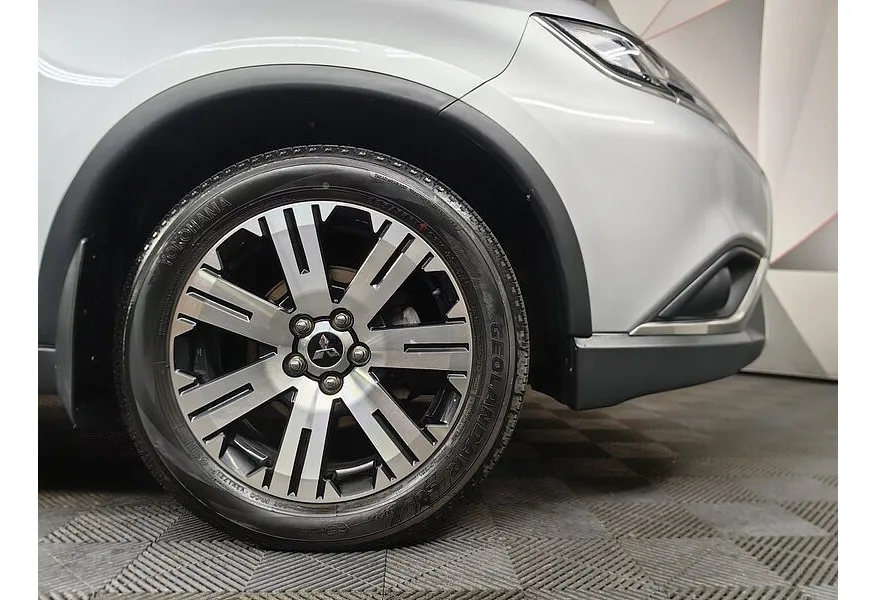 Mitsubishi Outlander 2.0 CVT 4WD (146 л.с.) Серебристый в АВИЛОН. Слайд №18