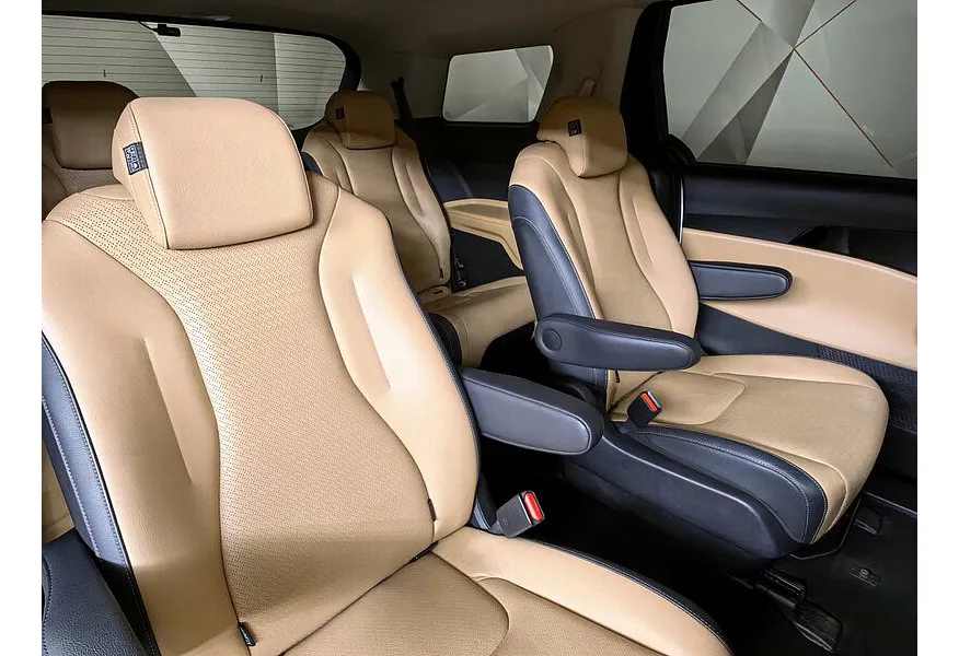 Kia Carnival 2.2 AT (199 л.с.) Premium Plus Белый в АВИЛОН. Слайд №17